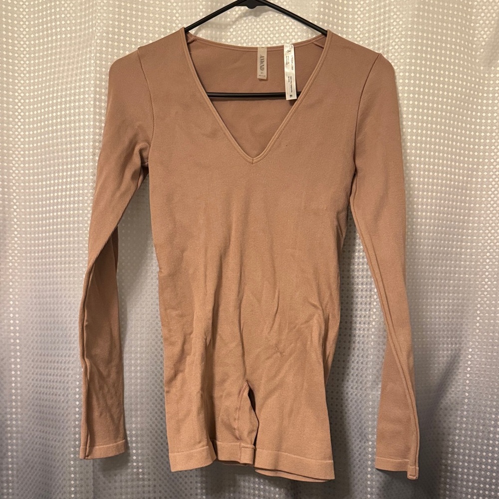 Elegant Tan V-Neck Long Sleeve Top